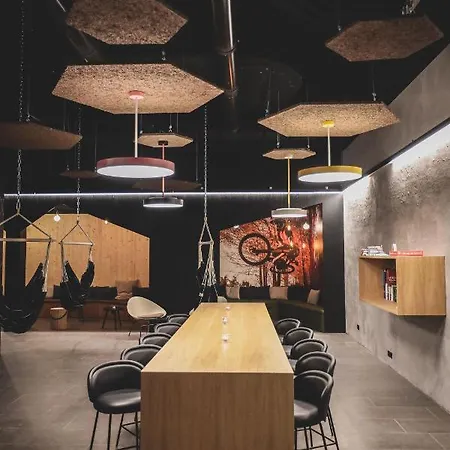 Aves Hotel&apartment * أروسا