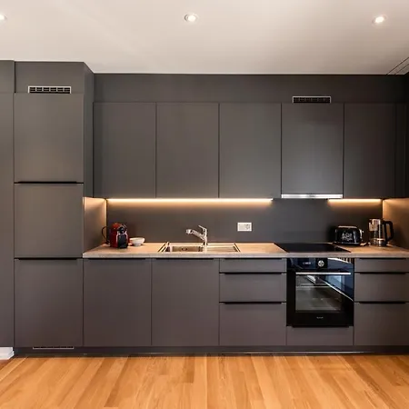 Aves Hotel&apartment أروسا