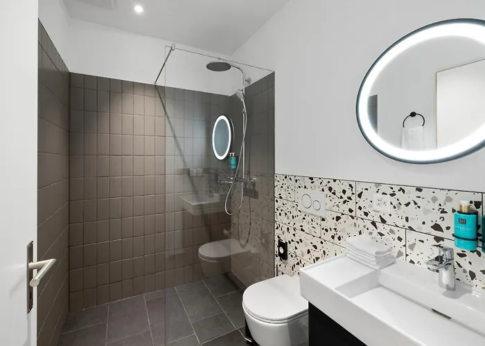 Aves Hotel&apartment أروسا