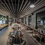 Aves Hotel&apartment אכסניה *